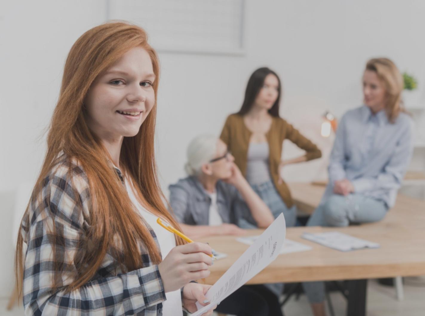 Workspace con notebook e strumenti di content writing